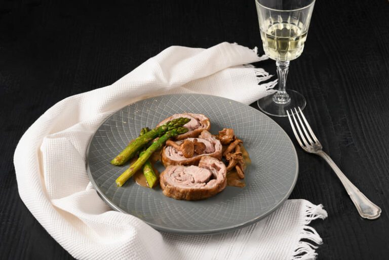 Cabris au cognac et asperges vertes