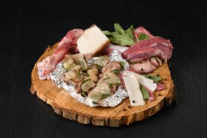 Saltinbocca de cabri au lard de colonnata